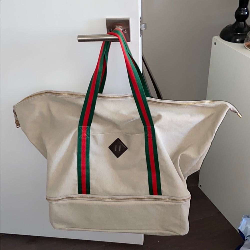 Weekender bag with 3 extra storage bags